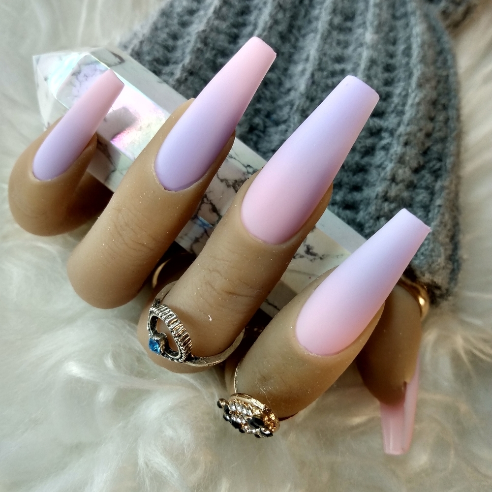 Press on nails (long coffin)